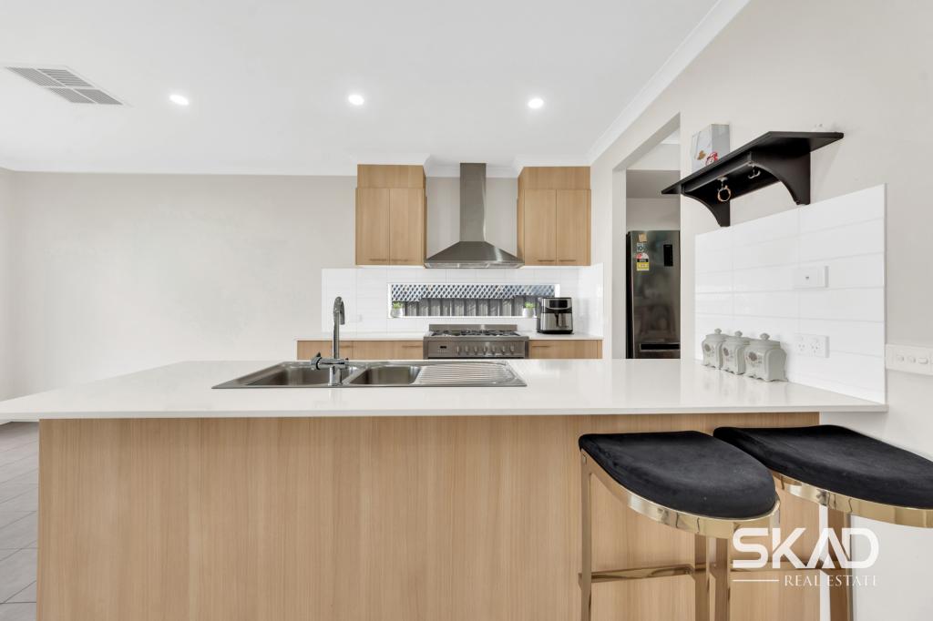 35 FITZPATRICK CCT, KALKALLO, VIC 3064