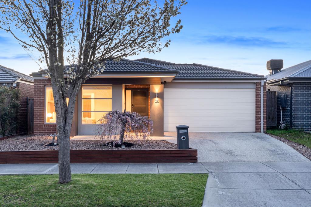 28 REVEILLE WAY, MICKLEHAM, VIC 3064