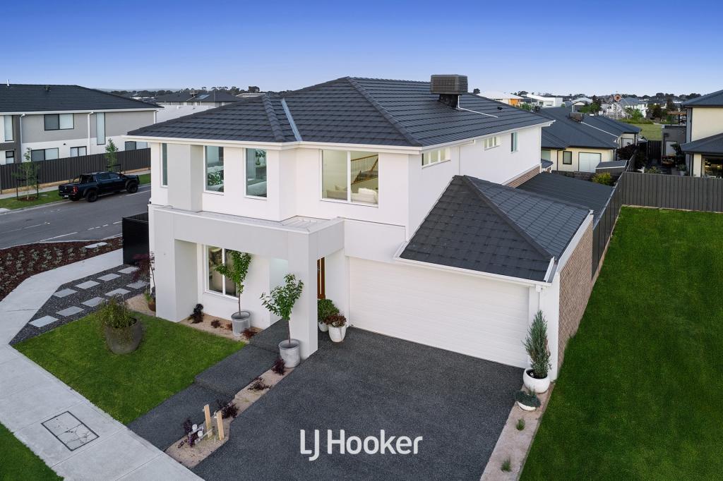 18 Bolshoi Bvd, Clyde North, VIC 3978