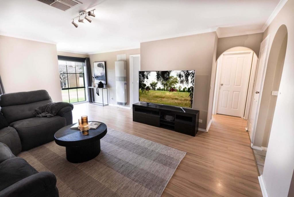 1/14 Tristan Ct, Lavington, NSW 2641