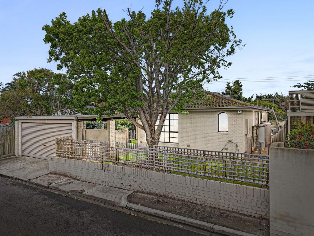 4 NORMAN GR, WERRIBEE SOUTH, VIC 3030