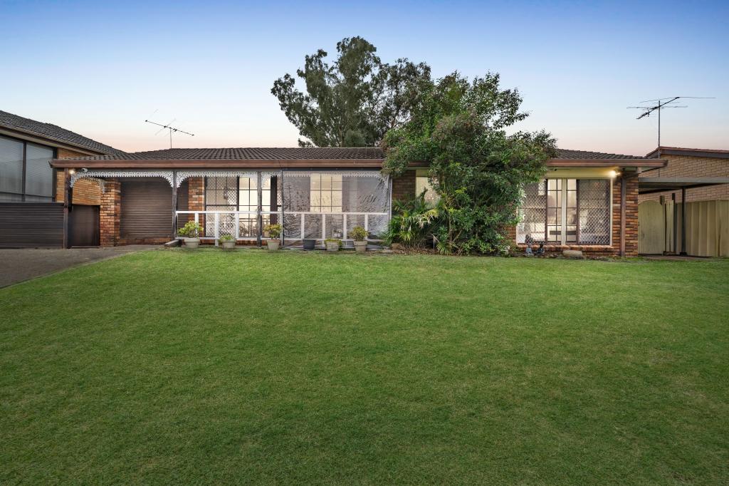13 Hume Cres, Werrington County, NSW 2747
