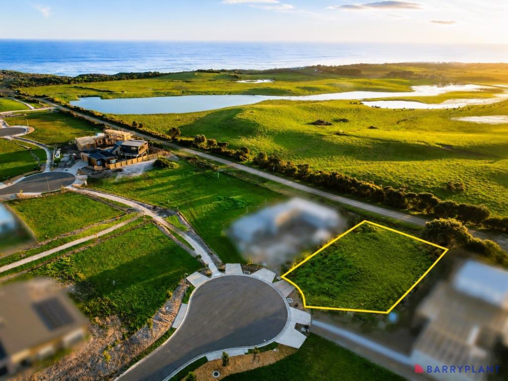 12 Peregrine Ct, Cape Paterson, VIC 3995
