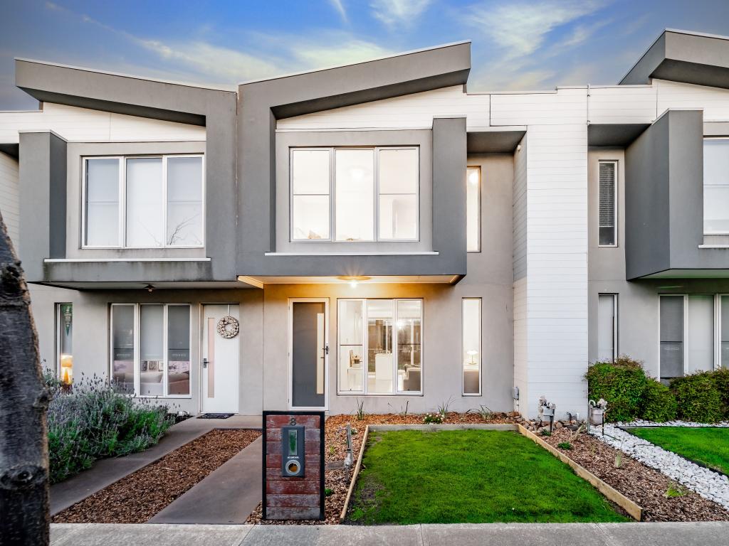 8 PEBBLEBEACH PATH, CRANBOURNE, VIC 3977