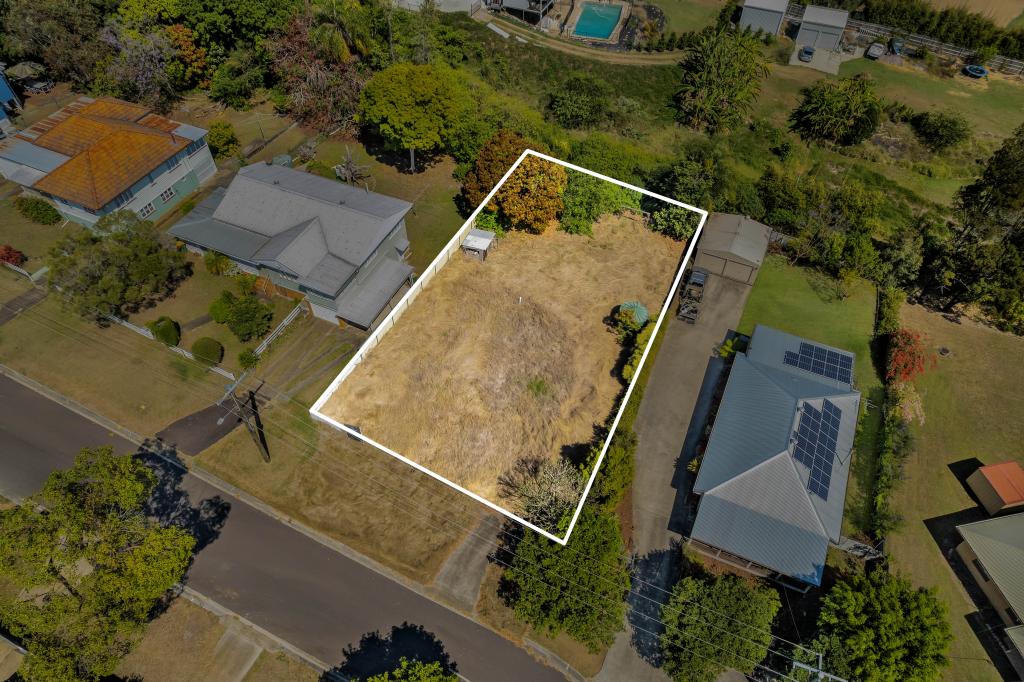 8 SLACK ST, NORTH BOOVAL, QLD 4304