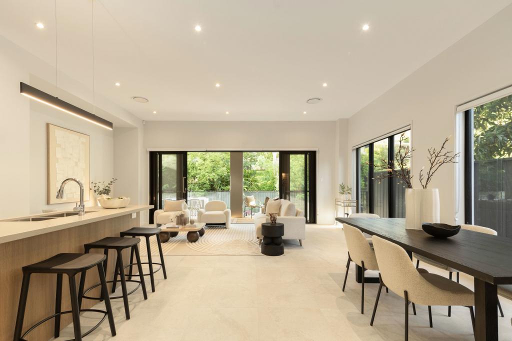 37 Fawkner St, Chapel Hill, QLD 4069