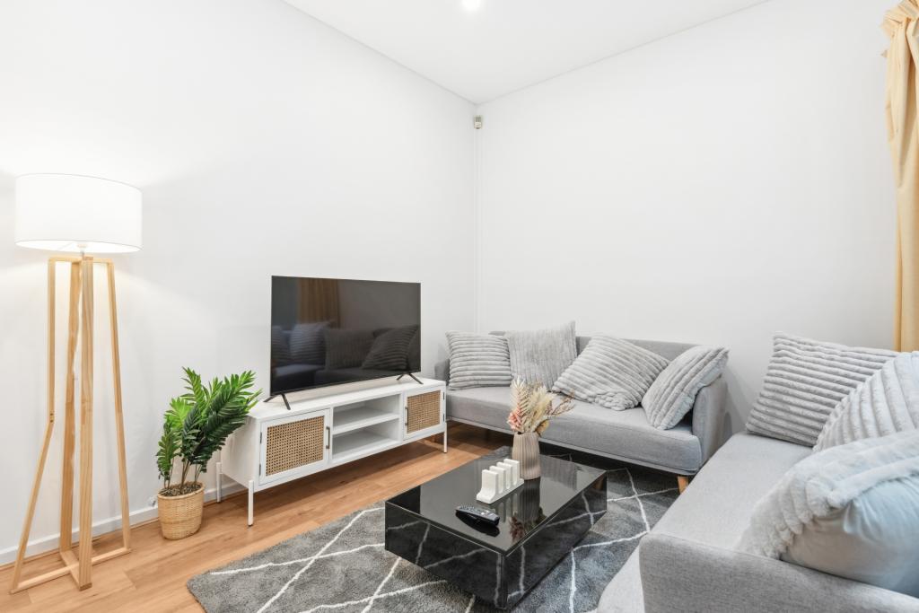 8 Heaslip Cl, Adelaide, SA 5000