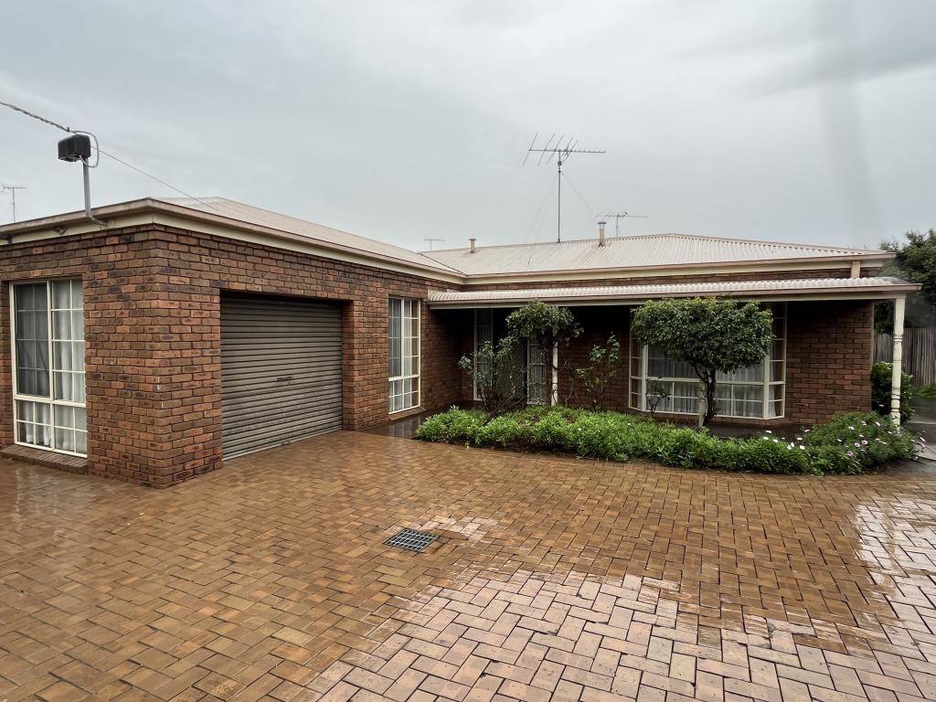 1/15 St Elmo Cres, Highton, VIC 3216