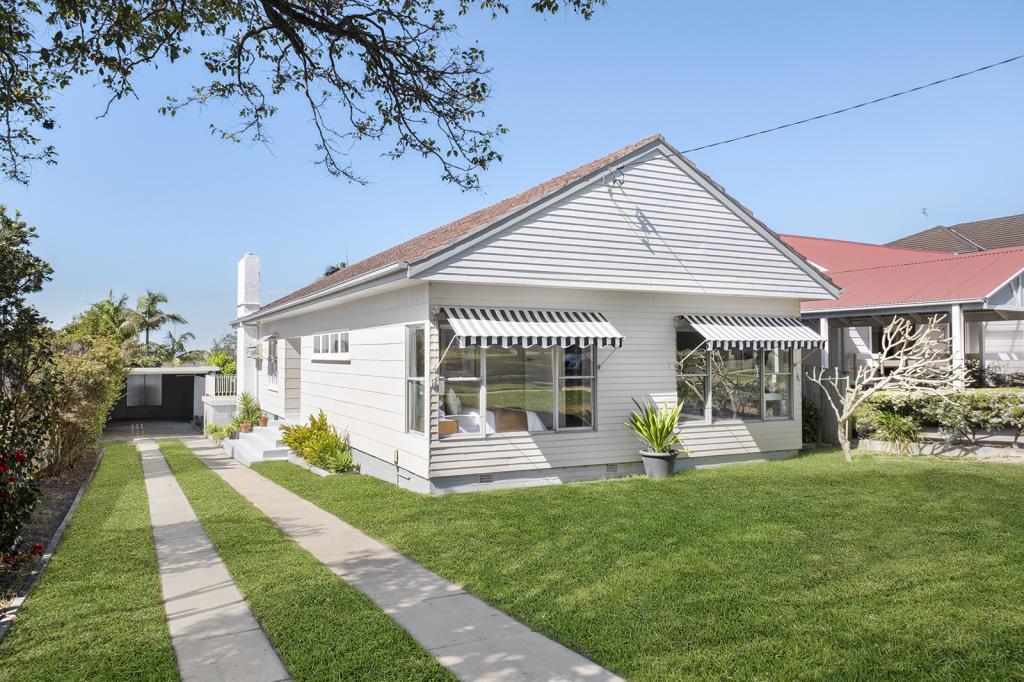 64 CLONTARF ST, SEAFORTH, NSW 2092