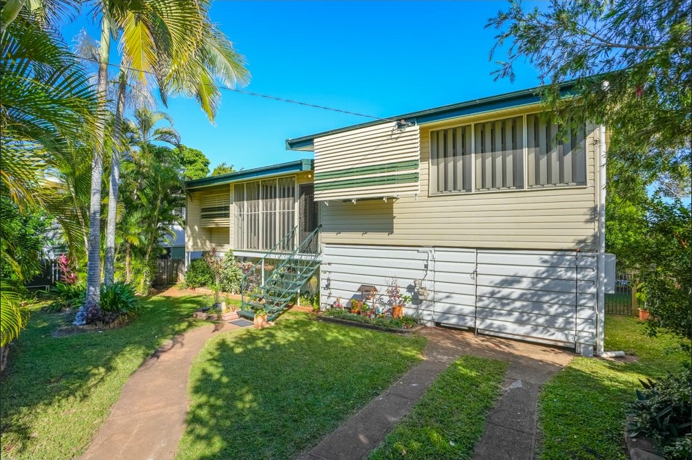 11 Norris St, West Gladstone, QLD 4680