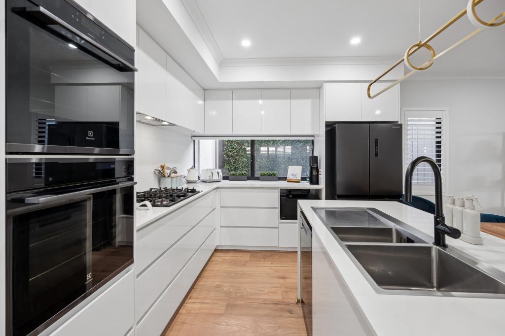 216 Bridgewater Dr, Kallaroo, WA 6025