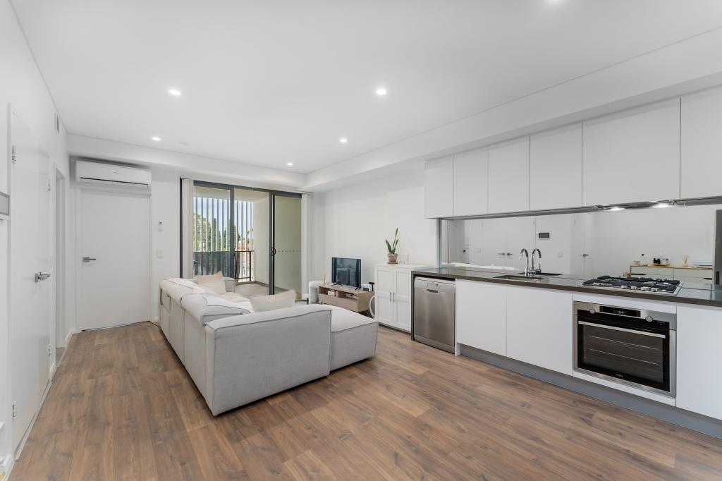 202/114 Northcote Rd, Greenacre, NSW 2190