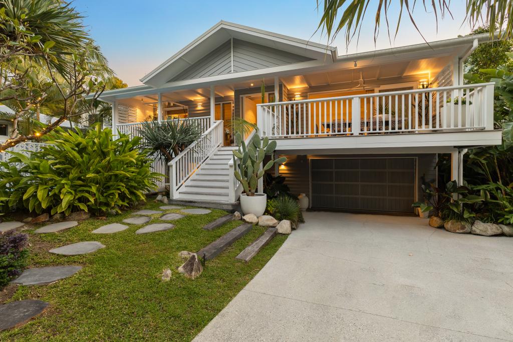 10 KAREELA AVE, NOOSA HEADS, QLD 4567