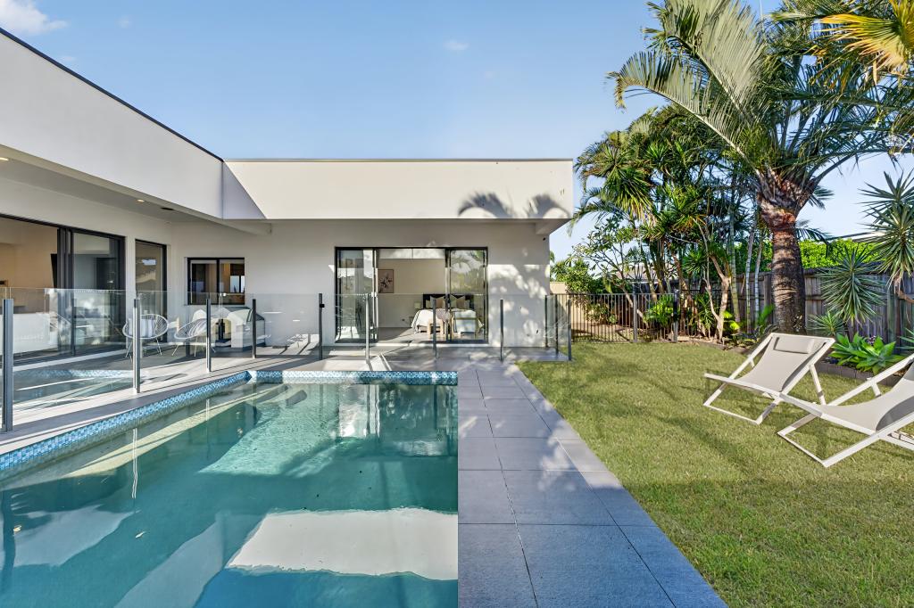 90 Rumrunner St, Mermaid Waters, QLD 4218