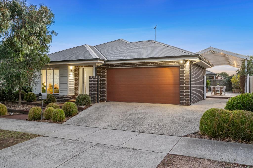 37 Bridgewater Cct, Armstrong Creek, VIC 3217