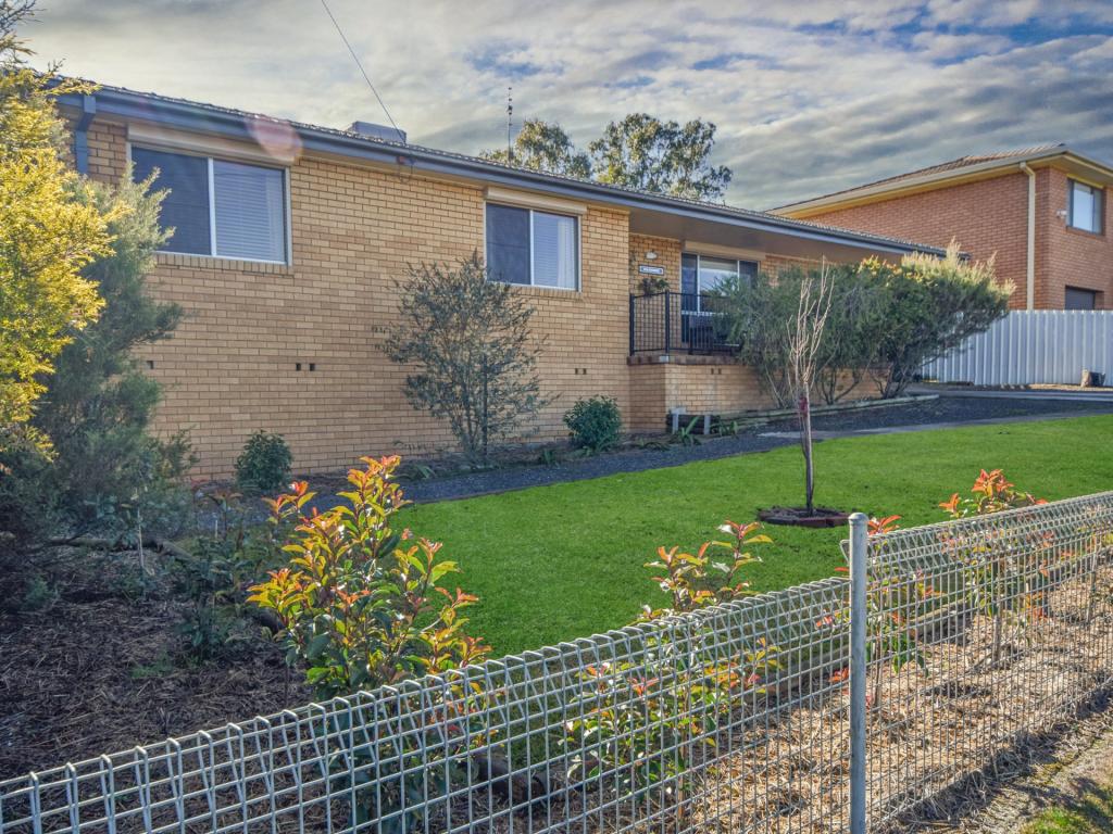 147 Edwards St, Young, NSW 2594