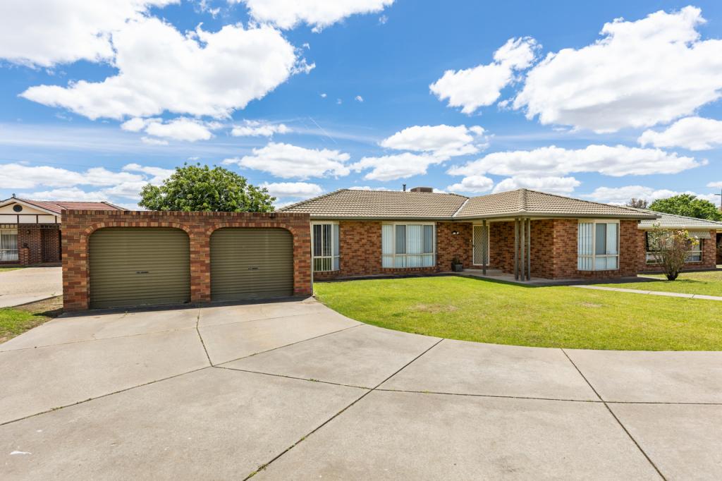 15 Bamarook Cres, Glenfield Park, NSW 2650