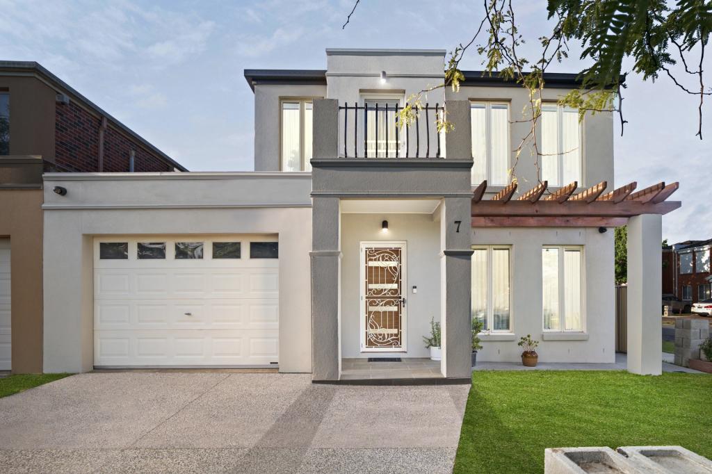 7 SPINIFEX ST, CAIRNLEA, VIC 3023