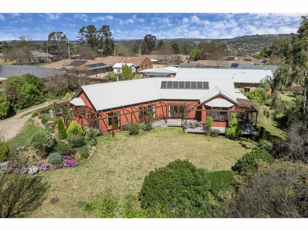 22 Crest Rd, Armidale, NSW 2350