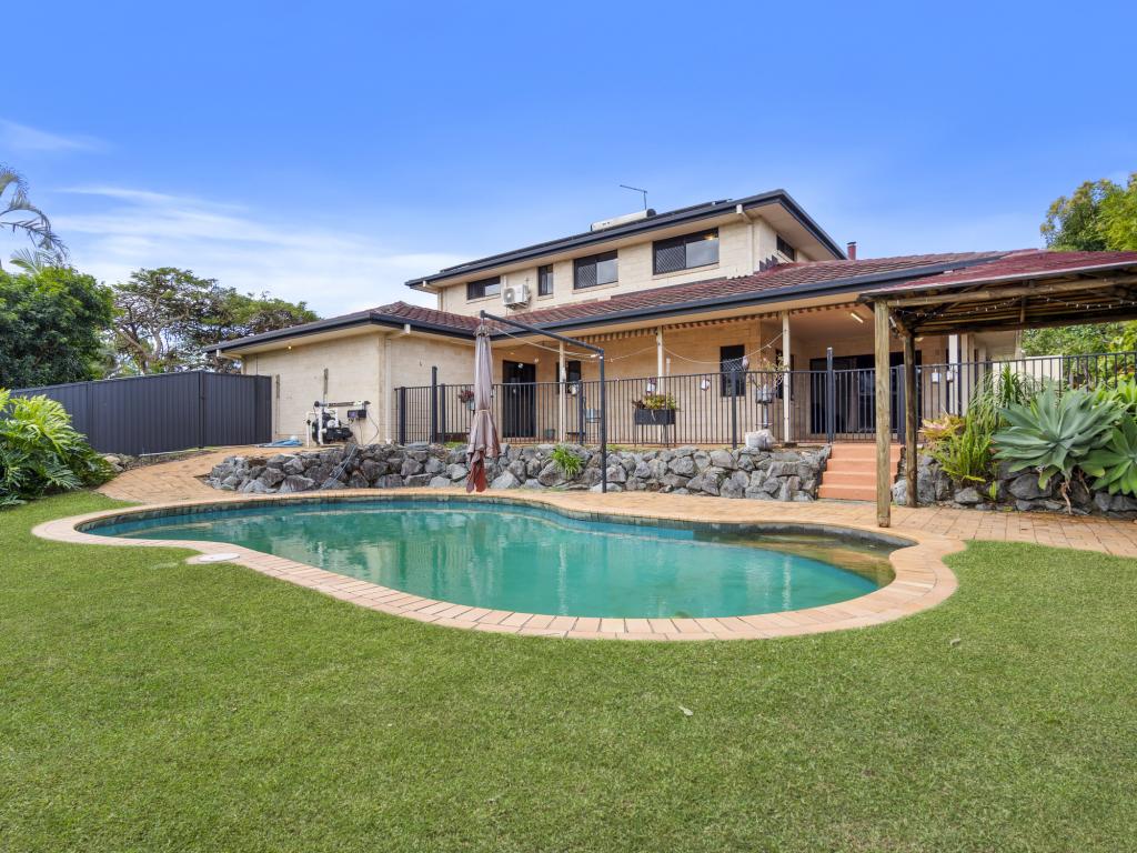 15 Westburn Ct, Redland Bay, QLD 4165