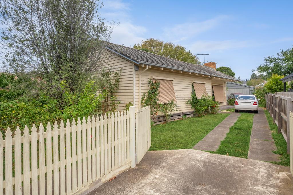 15 COLLEGE CT, NEWTOWN, VIC 3220