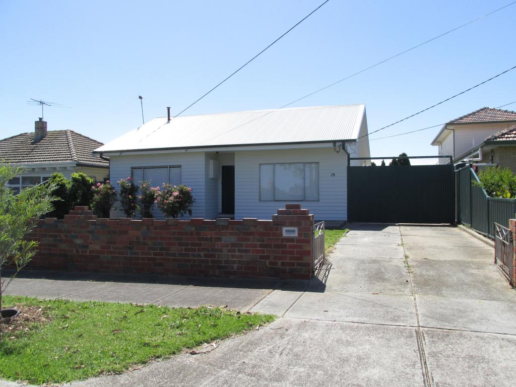 19 Harmon Ave, St Albans, VIC 3021