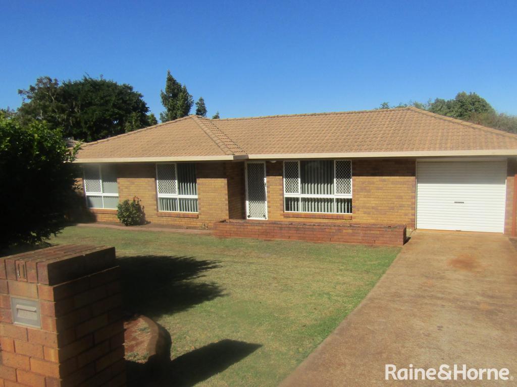 11 Fairview Dr, Kingaroy, QLD 4610