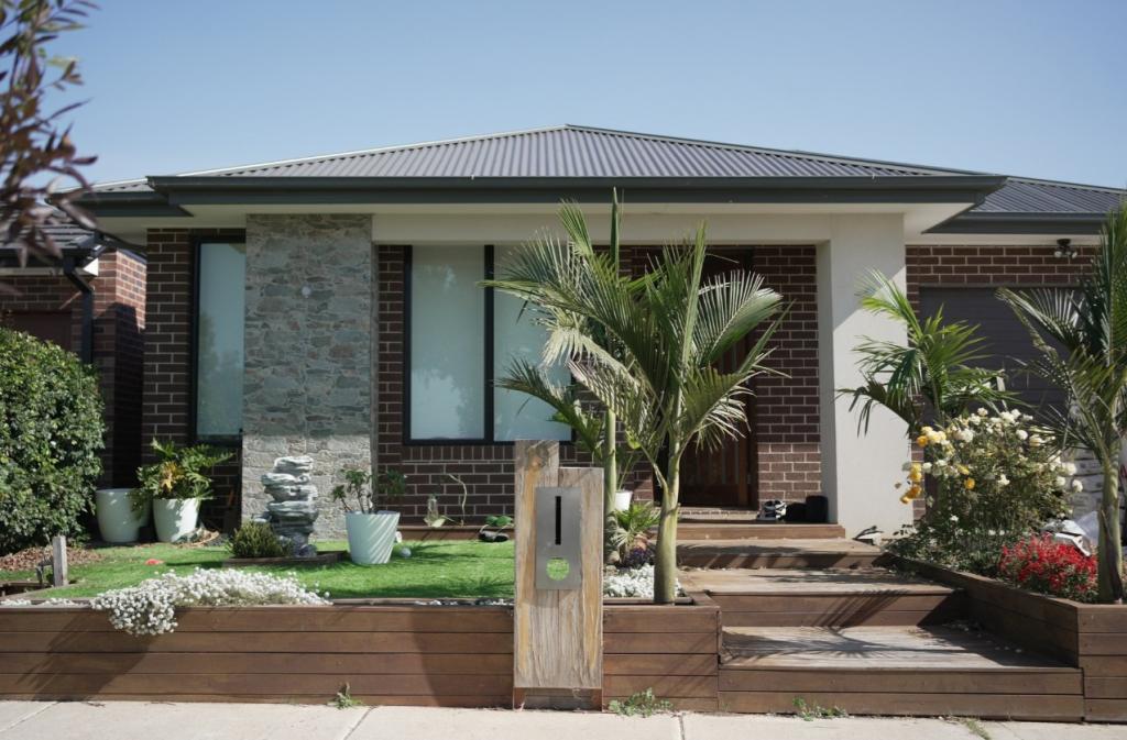 19 ANGUL PDE, DEANSIDE, VIC 3336
