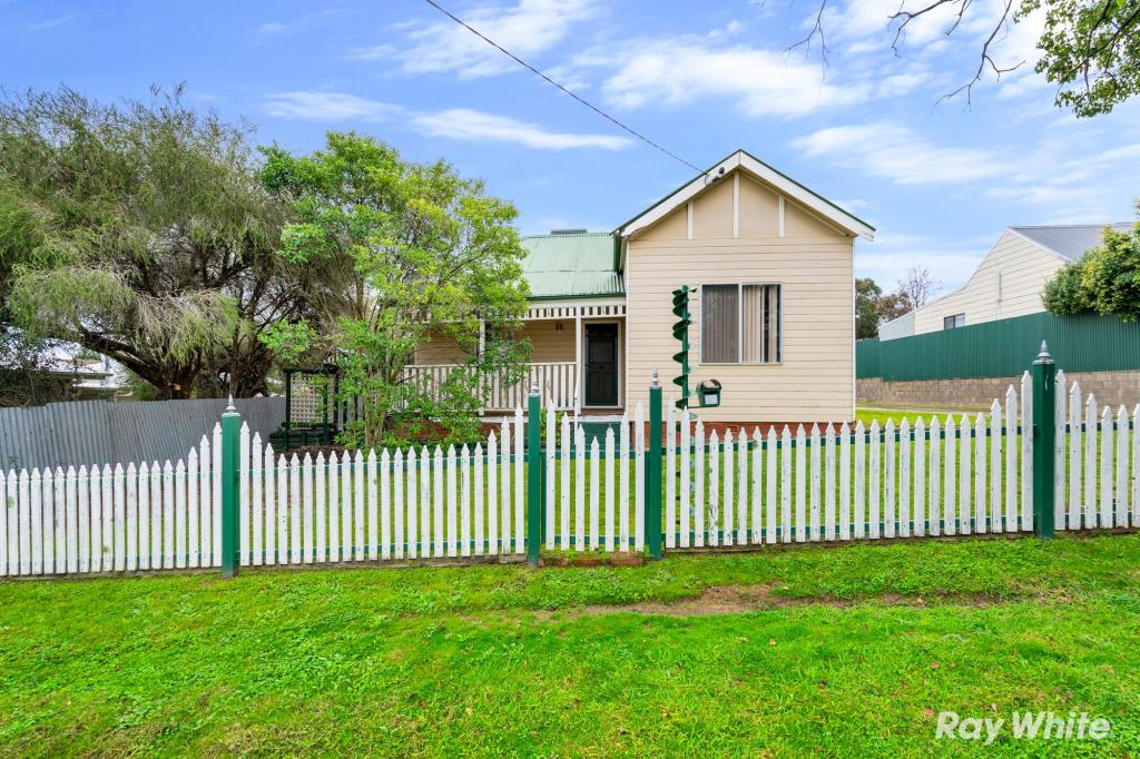 30 Crown St, Junee, NSW 2663
