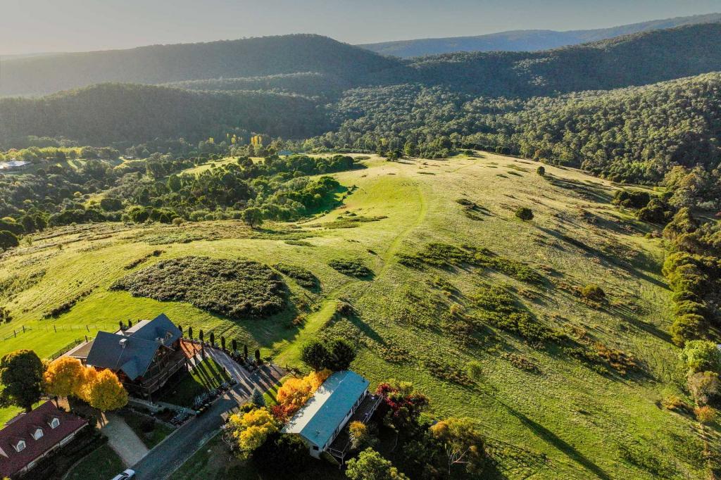68 Alpine Ridge Dr, Merrijig, VIC 3723