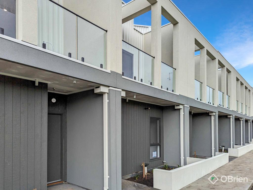 33 Travertine Loop, Berwick, VIC 3806