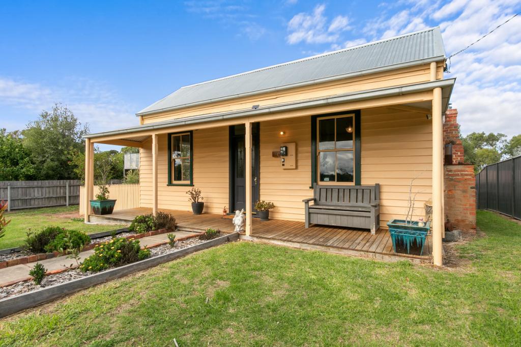 8 Thomson St, Stratford, VIC 3862