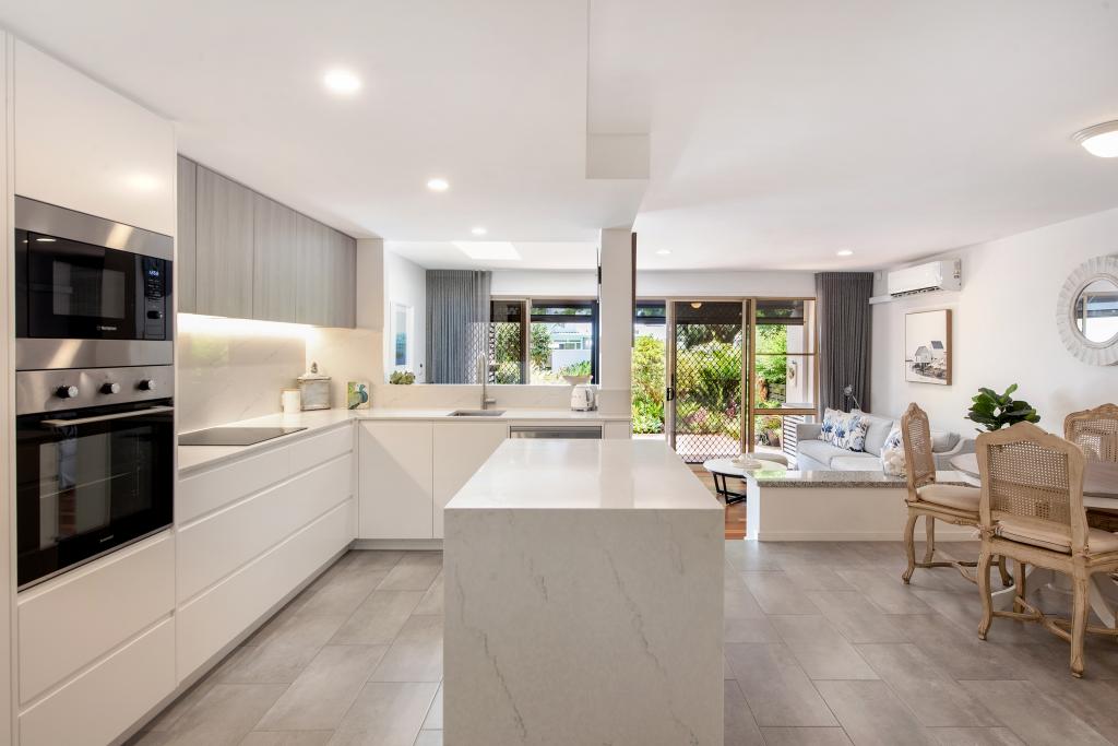 2133 South Shields Dr, Benowa, QLD 4217