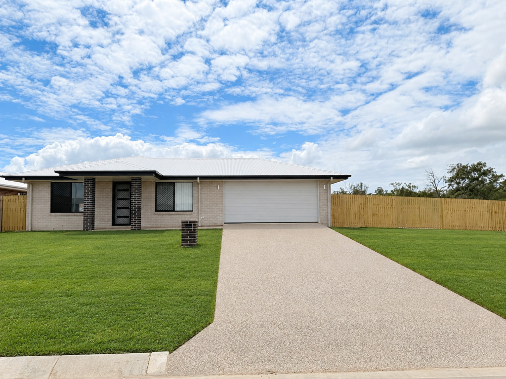 1 Finigan Rd, Eli Waters, QLD 4655