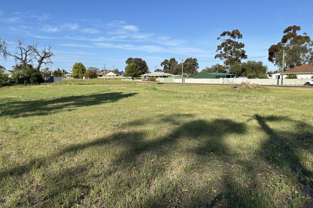 35 Moojebing Rd, Katanning, WA 6317