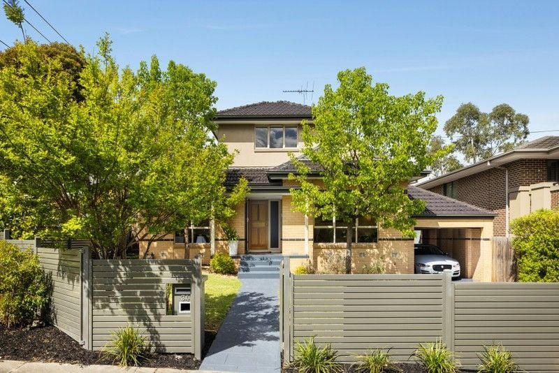 34 ROWEN ST, GLEN IRIS, VIC 3146