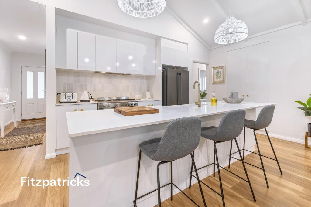 9 Billabong Cres, Gobbagombalin, NSW 2650