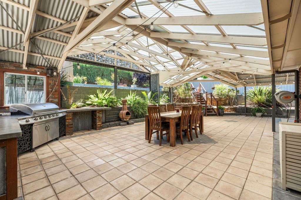 12 SANDALWOOD DR, WOODSIDE, SA 5244