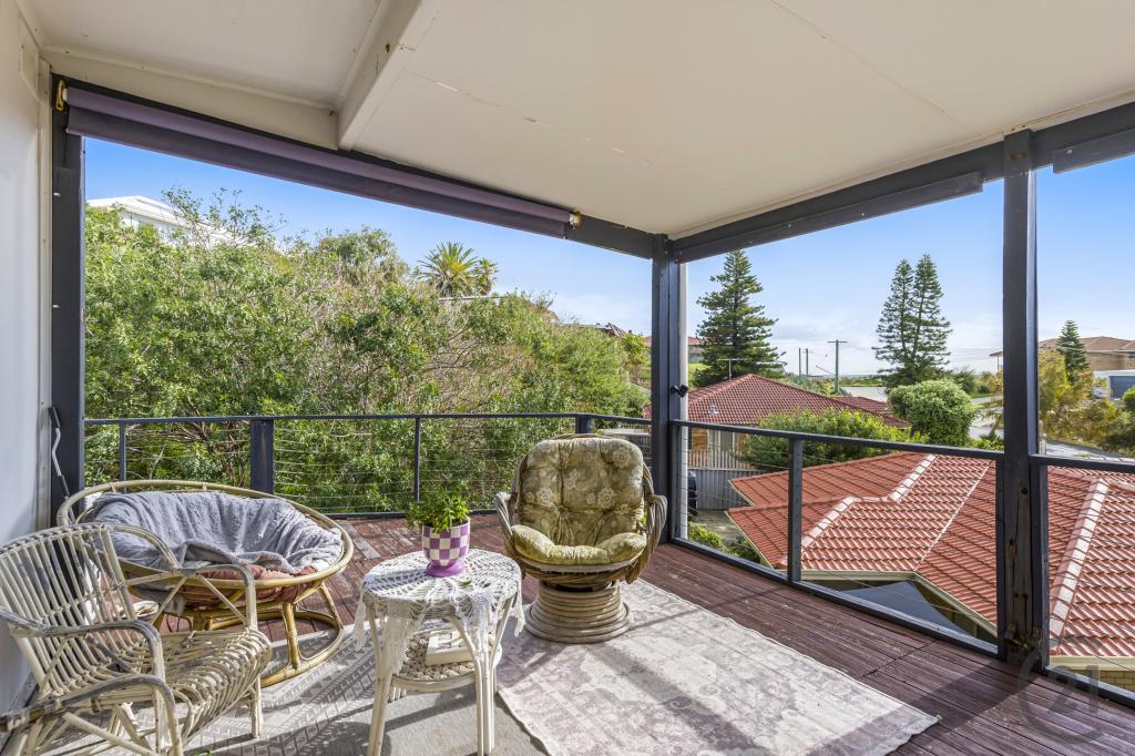 2/17 Valley Rd, Halls Head, WA 6210