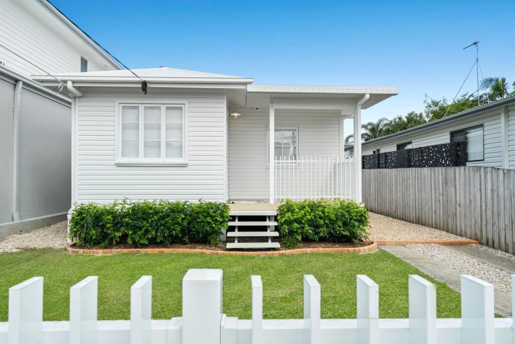 14 Sydney St, Labrador, QLD 4215