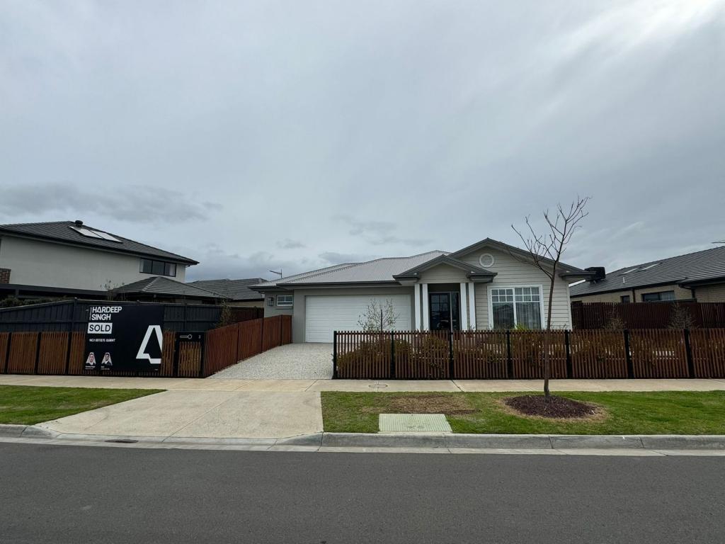 3 Grazing Way, Clyde North, VIC 3978