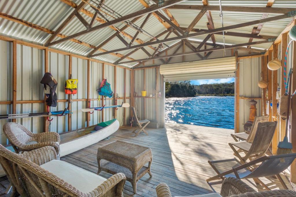 950 Wagonga Scenic Dr, Narooma, NSW 2546