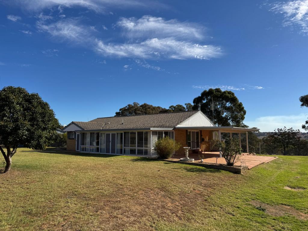 834 Henry Lawson Way, Young, NSW 2594