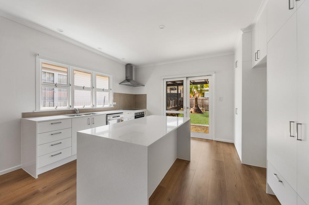 30 Lind Ave, Southport, QLD 4215
