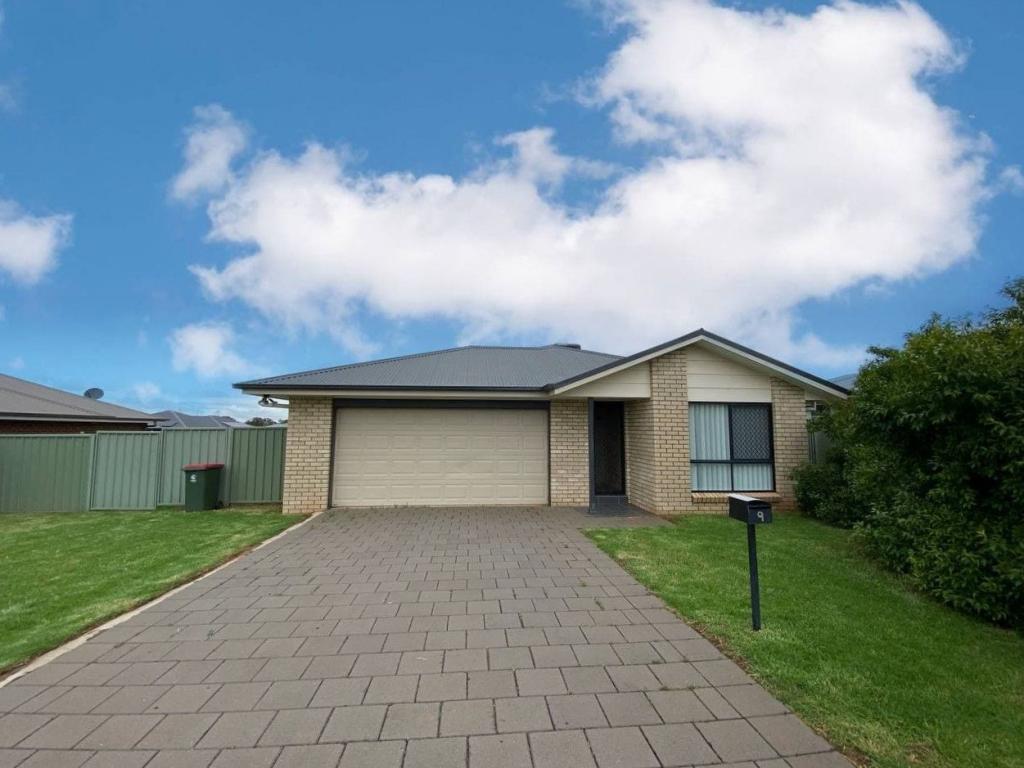 9 Warragrah Pl, Parkes, NSW 2870