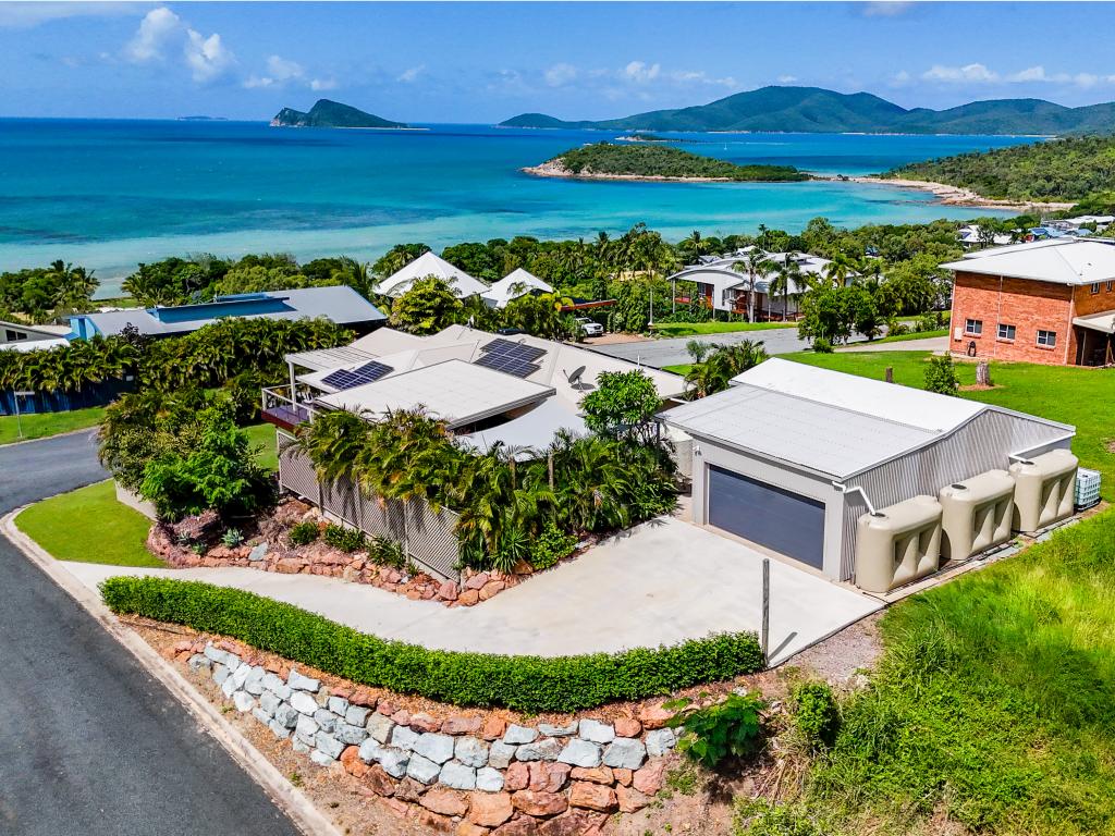 2 Blackcurrant Dr, Hideaway Bay, QLD 4800