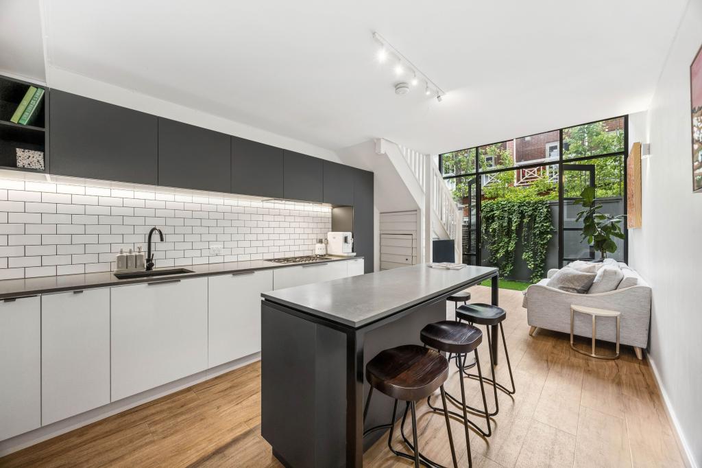 2/13 Melbourne Ct, North Adelaide, SA 5006