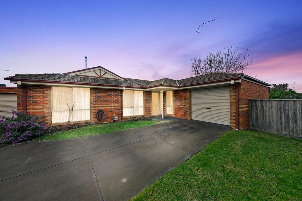 2/14 CHARLES ST, PAKENHAM, VIC 3810