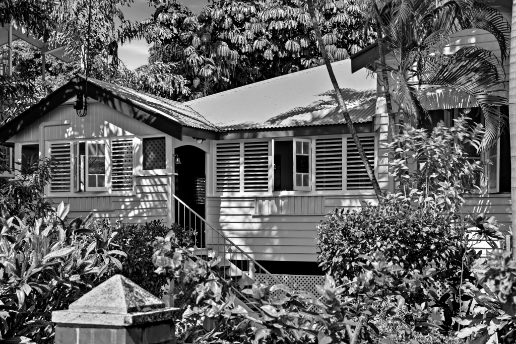 1 Crauford St, West End, QLD 4810