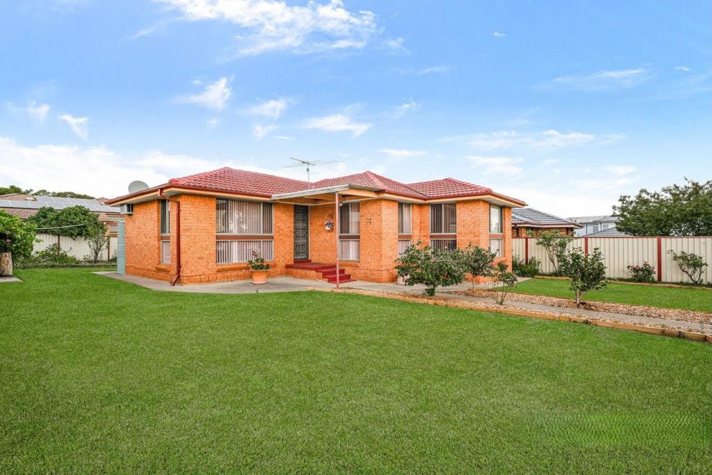 53 Curran St, Prairiewood, NSW 2176